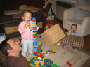 20061210__ZuHause__Sarah,HenrikUndEkkyBauenEinenTurm_004