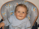 20061210__ZuHause__SarahHilftBeimPuttingKochenUndHenrikLacht_010